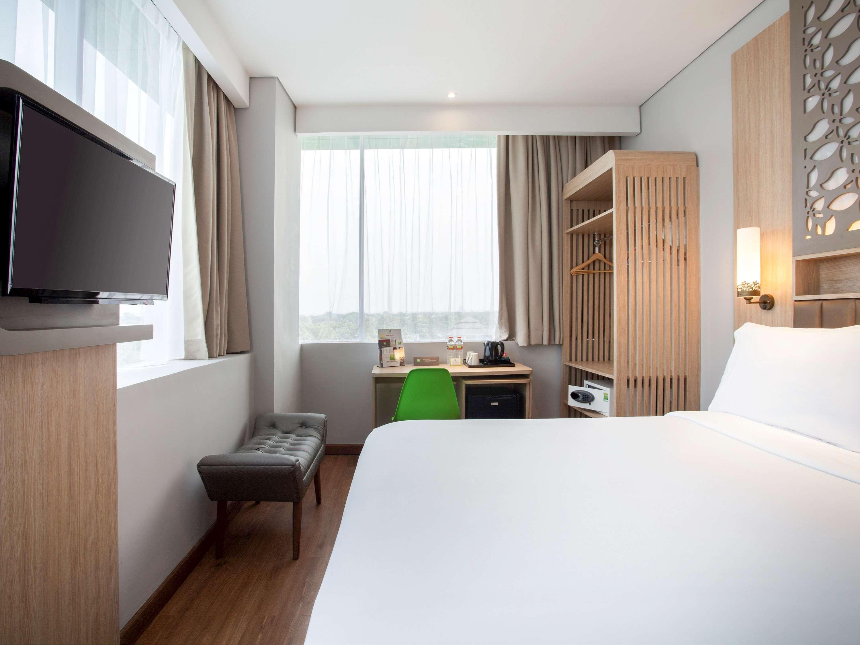 Отель Ibis Styles Cikarang Бекаси Экстерьер фото