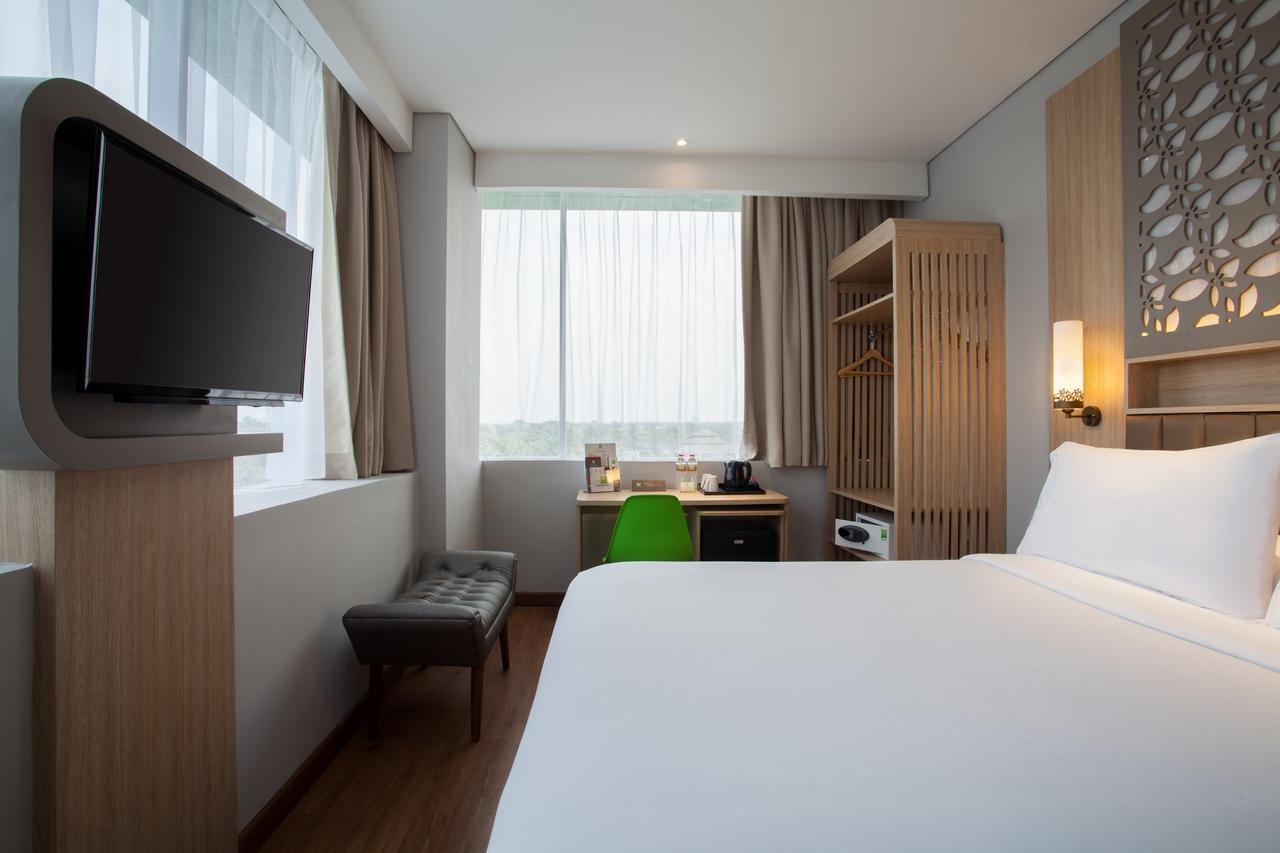 Отель Ibis Styles Cikarang Бекаси Экстерьер фото